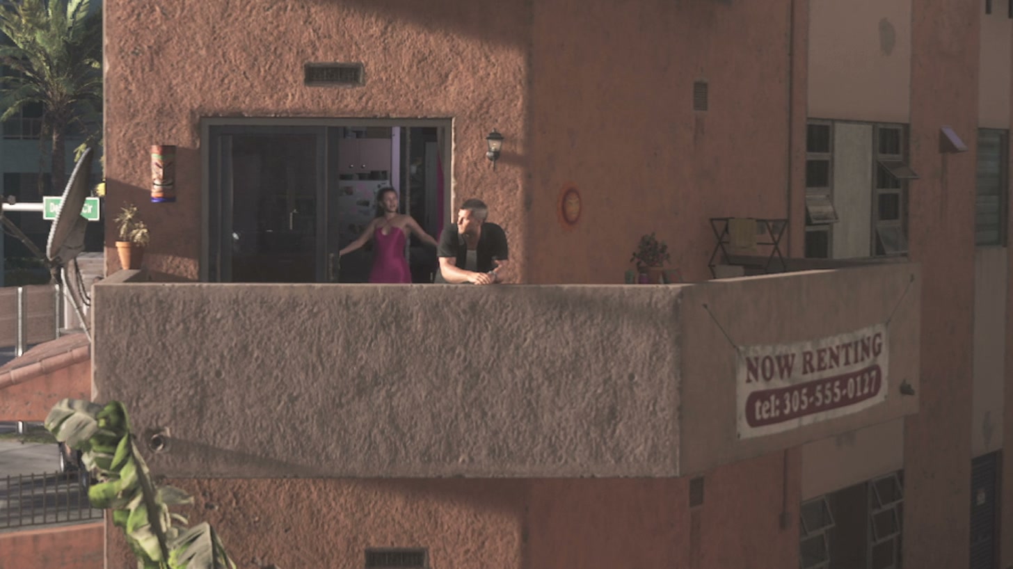 Una figura tiki tallada cuelga en la pared del balcón donde Jason y Lucia miran la calle, junto al cartel «NOW RENTING»